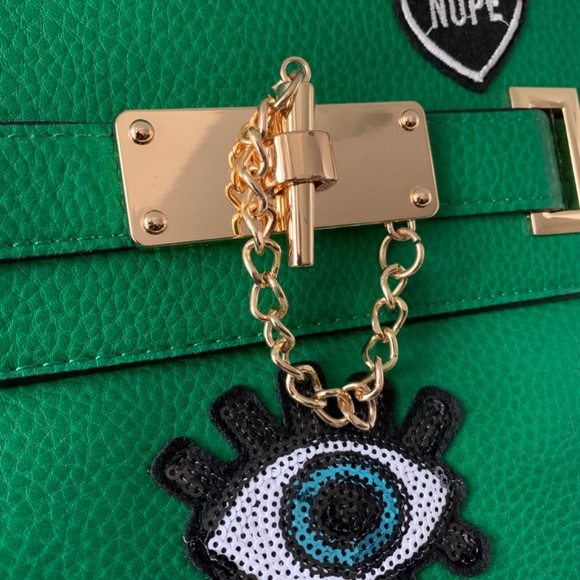 Green Purse with gold chain and patch detailing - Picture 3 of 5